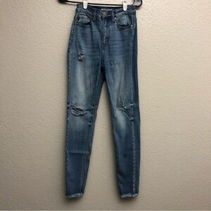 Kancan Women’s‎ Light Wash Distressed Skinny Jeans Size 1 / 24